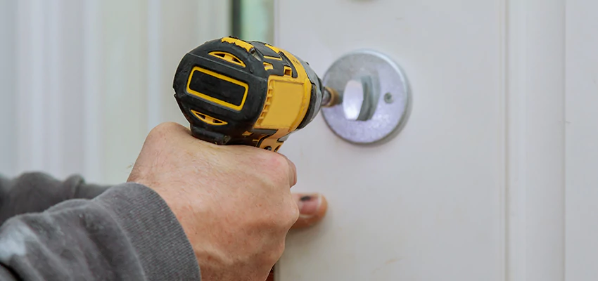 Street Locksmith For Smart Lock Repair in Pittsburg, CA